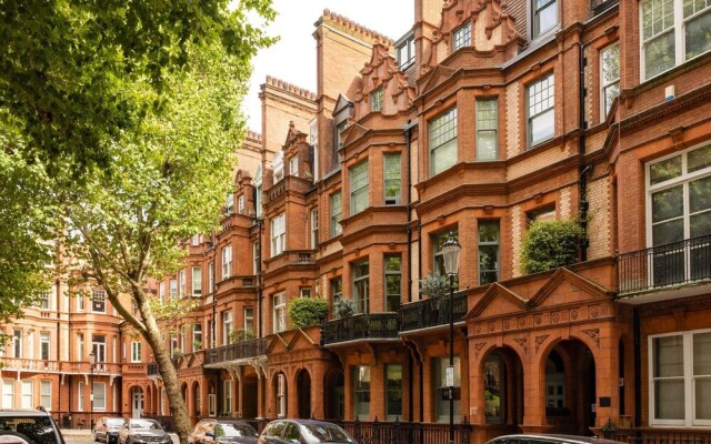 The Pavilion Road Suite Next to Sloane Square