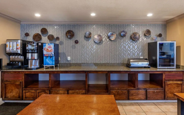 Best Western Plus John Jay Inn & Suites