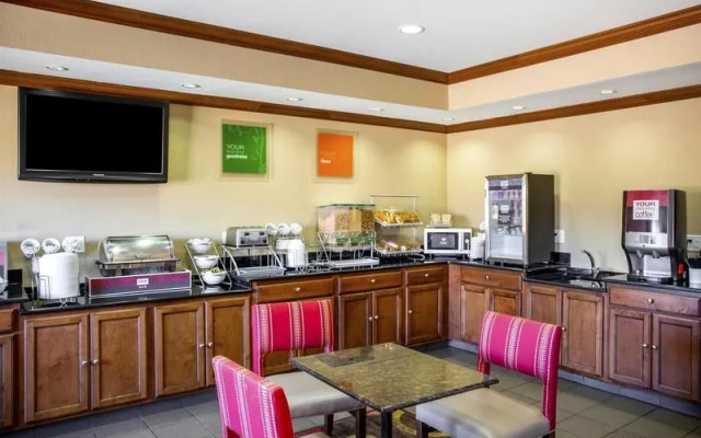 Comfort Inn & Suites