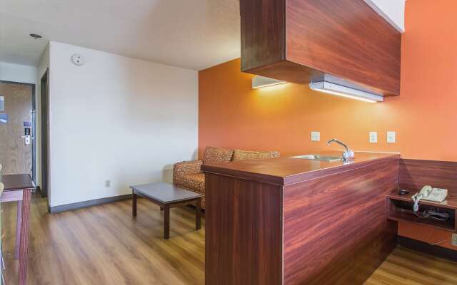 Motel 6 Streetsboro, OH