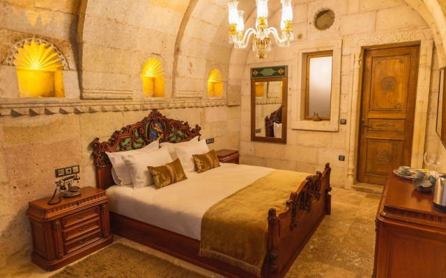 Solo Cave Suites