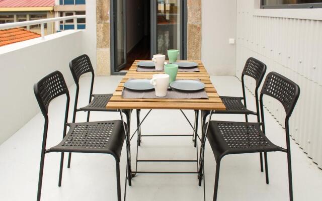 Bonjardim Flats - T1 + 1 com terraço