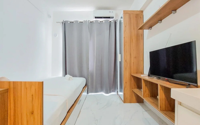 Homey And Warm Studio Room At Sky House Bsd Apartment – Guest Rooms – Legok