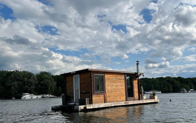 Gemütliches Hausboot mit Kamin in Berlin
