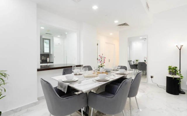 Downtown Beautiful 1bed with outdoor Garden