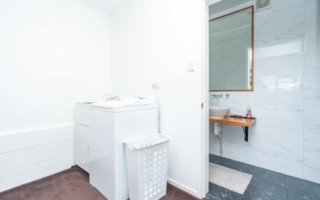 Apartment on Robert Rd