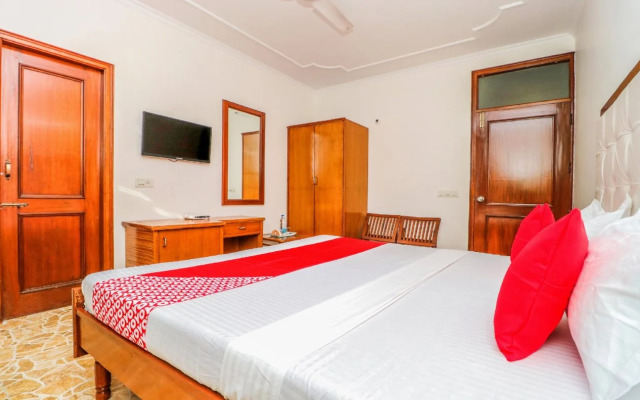 Preet Lodge Mohali by OYO Rooms