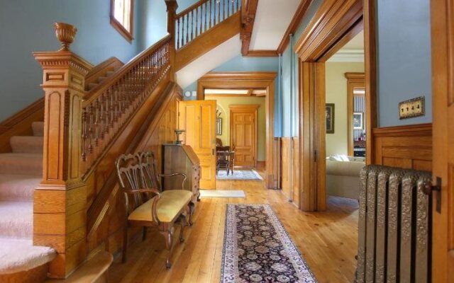Markdale Manor Bed & Breakfast