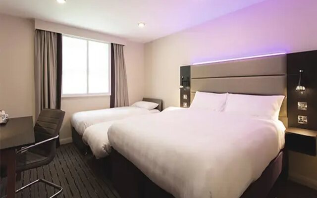 Premier Inn Luton South M1, J9