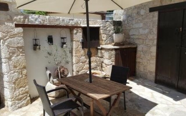 Michalis Anoyia Traditional Stonehouse