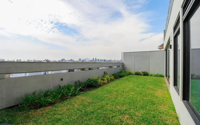 w Extraordinary 2BR With Balcony in Miraflores