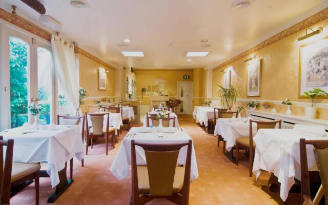 Maranton House Hotel