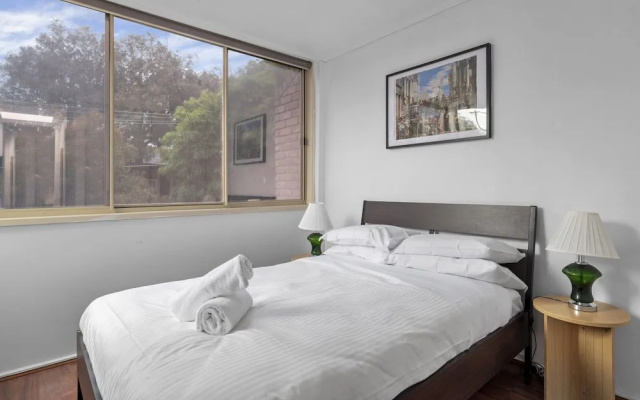 Spacious 3-bed Townhouse With Courtyard – Guest Rooms – Melbourne