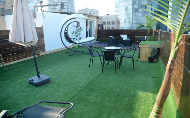 Rooftop Apartment Overlooking Rothschild