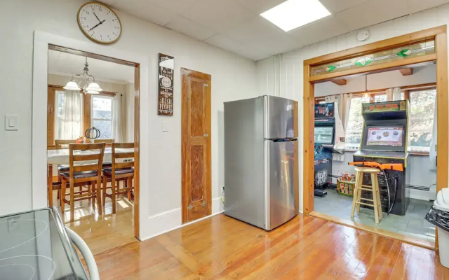 Charming Tannersville Home w/ Fire Pit + Deck!