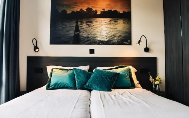 Luxury Waterfront Escape