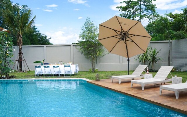 Moin 1617 Poolside Villa