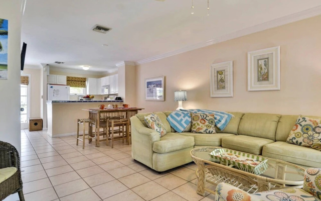 Breezy Bungalow (Townhouse)