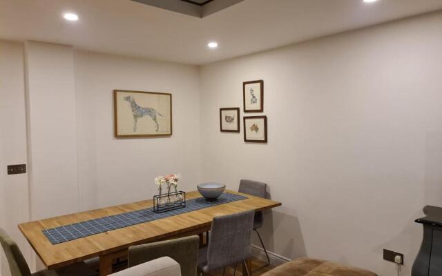 Newly Refurbished 4-bed House in Bournemouth