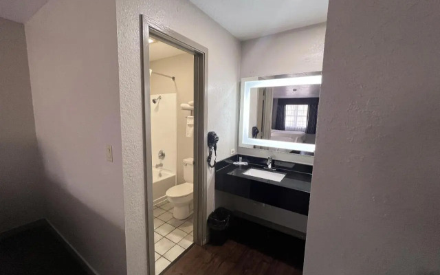 Days Inn by Wyndham Canton