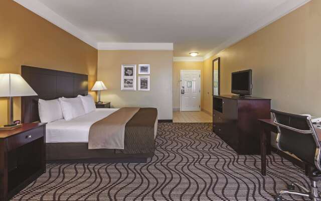 La Quinta Inn & Suites by Wyndham Angleton
