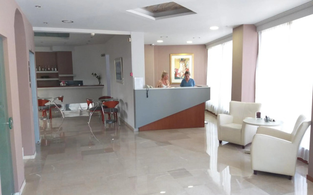 Apollo Hotel