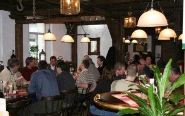 Schnitzelschmiede & Pension Bäumchen