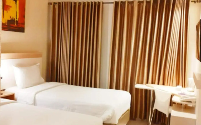 Laxston Hotel by Front One