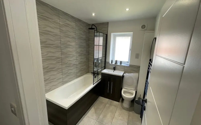 Brand New High Spec House with parking