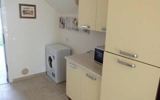 Cozy Villa With Private Garden-beahost