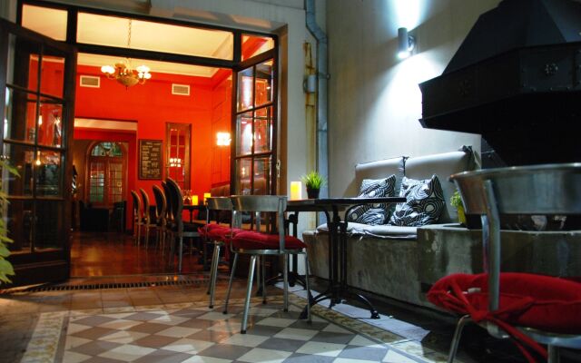 Miravida Soho Hotel & Wine Bar
