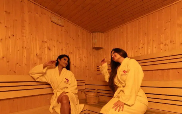 Redwaves Hotel