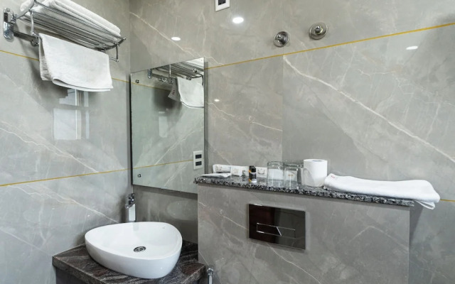 Lime Tree Hotel Medanta