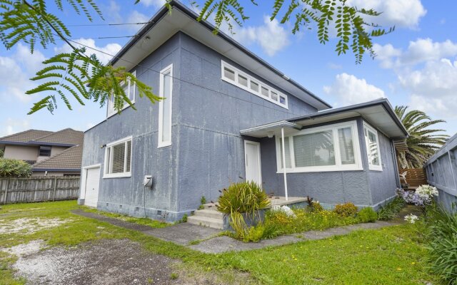 Amazing Home By Beach - Aircon-ed