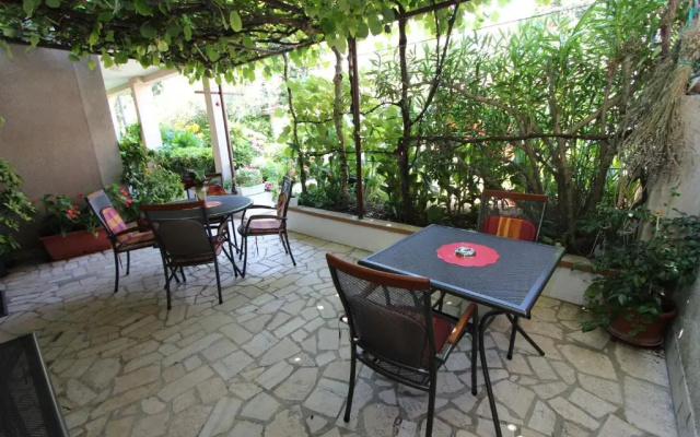 Rooms and Apartment Pina