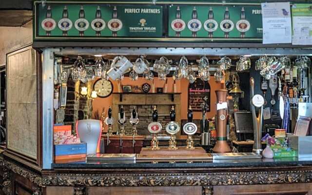 The Racehorses Hotel
