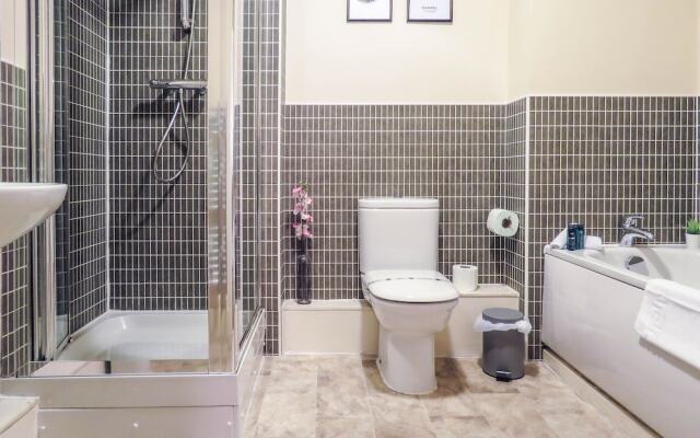 Tudors eSuites Park Central Apartment