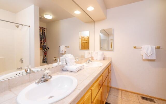 Little Cubs Cabin #1986