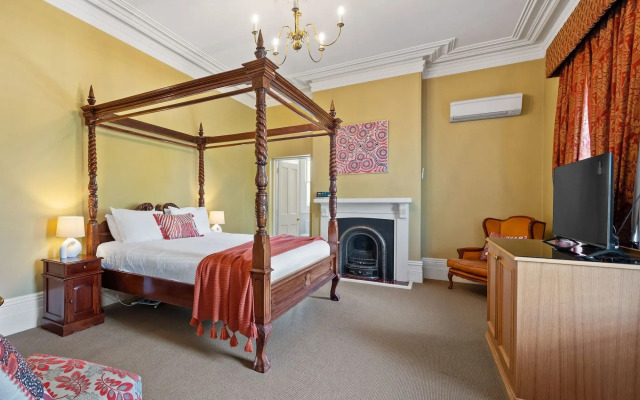 Clydesdale Manor