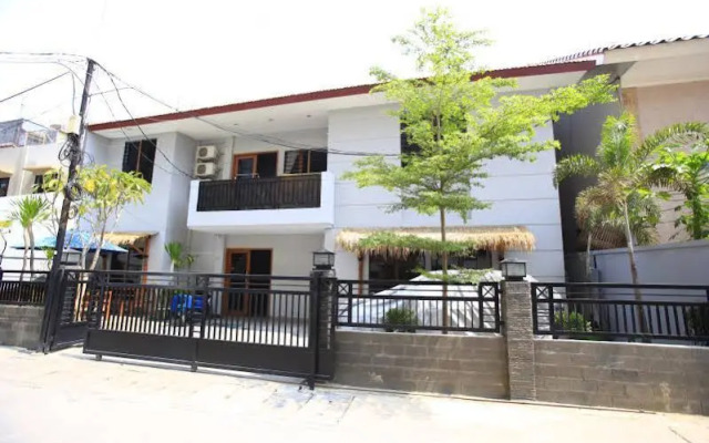 RedDoorz near Hayam Wuruk