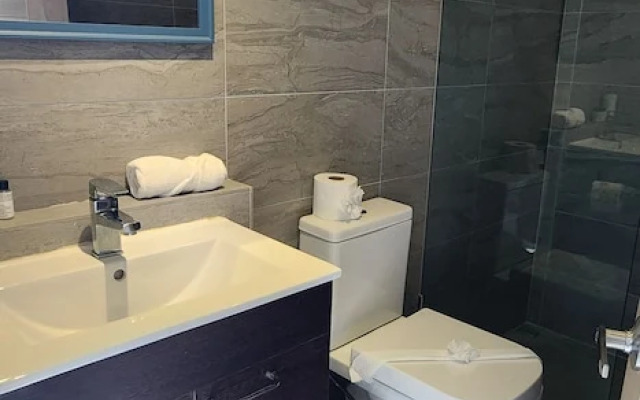 Luxury Villa: Hot Tub: Ocean Views: Fully Staffed