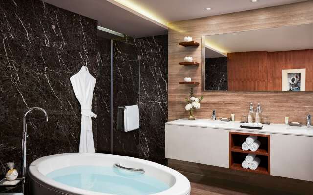 Grand Hyatt Mumbai Hotel and Serviced Apartments