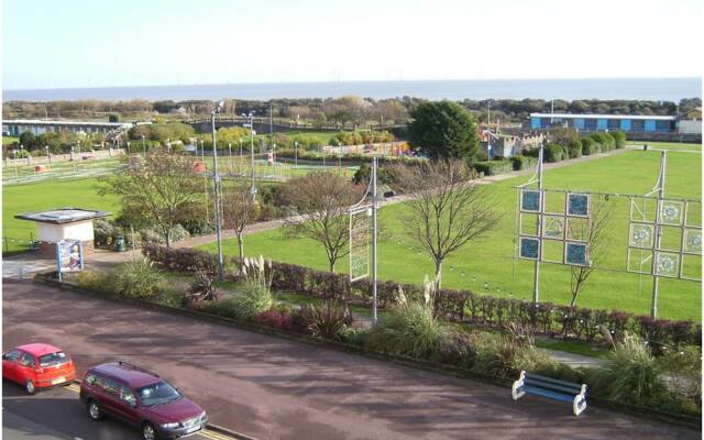 Coasters Hotel & Apartments
