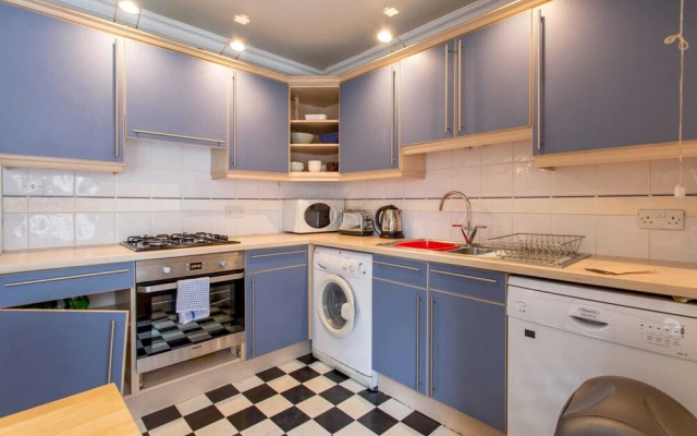 2 Bedroom Home By Leiths Shore