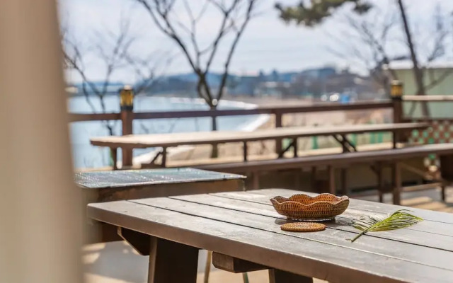 Yeongheungdo Rainbow Ocean View Pension