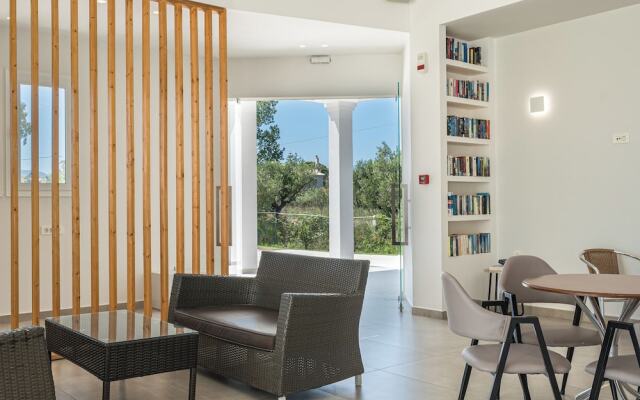 Manousis ApartHotel