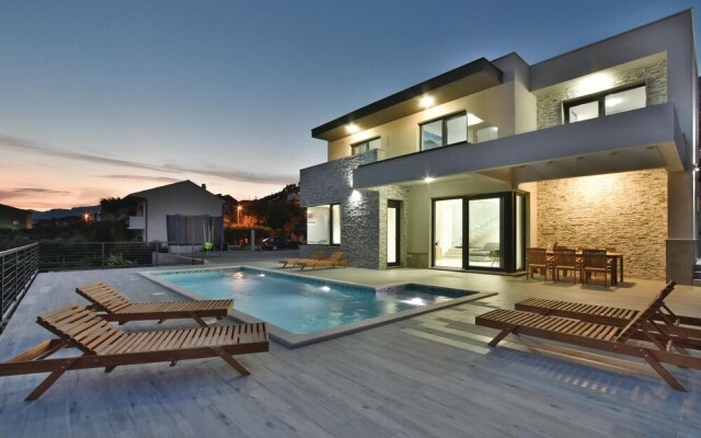 Nice Home in Kucine with WiFi, 4 Bedrooms & Hot Tub