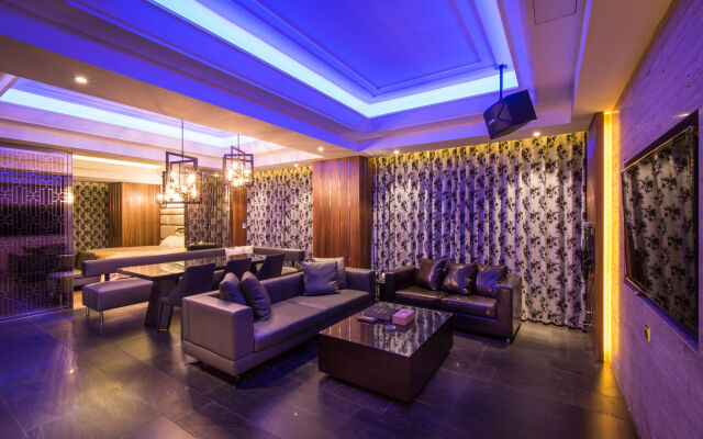 Uher Luxury Resort & Hotel
