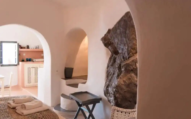 Luxury Cave and Oia Greece