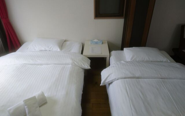 Pine Tree Hotel